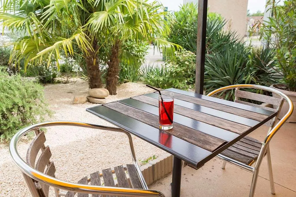 Ogcity, Hotel Valence Est